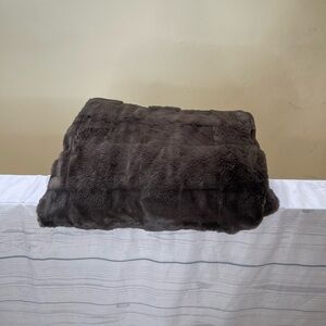 Berkshire Plush Blanket - Dark Brown